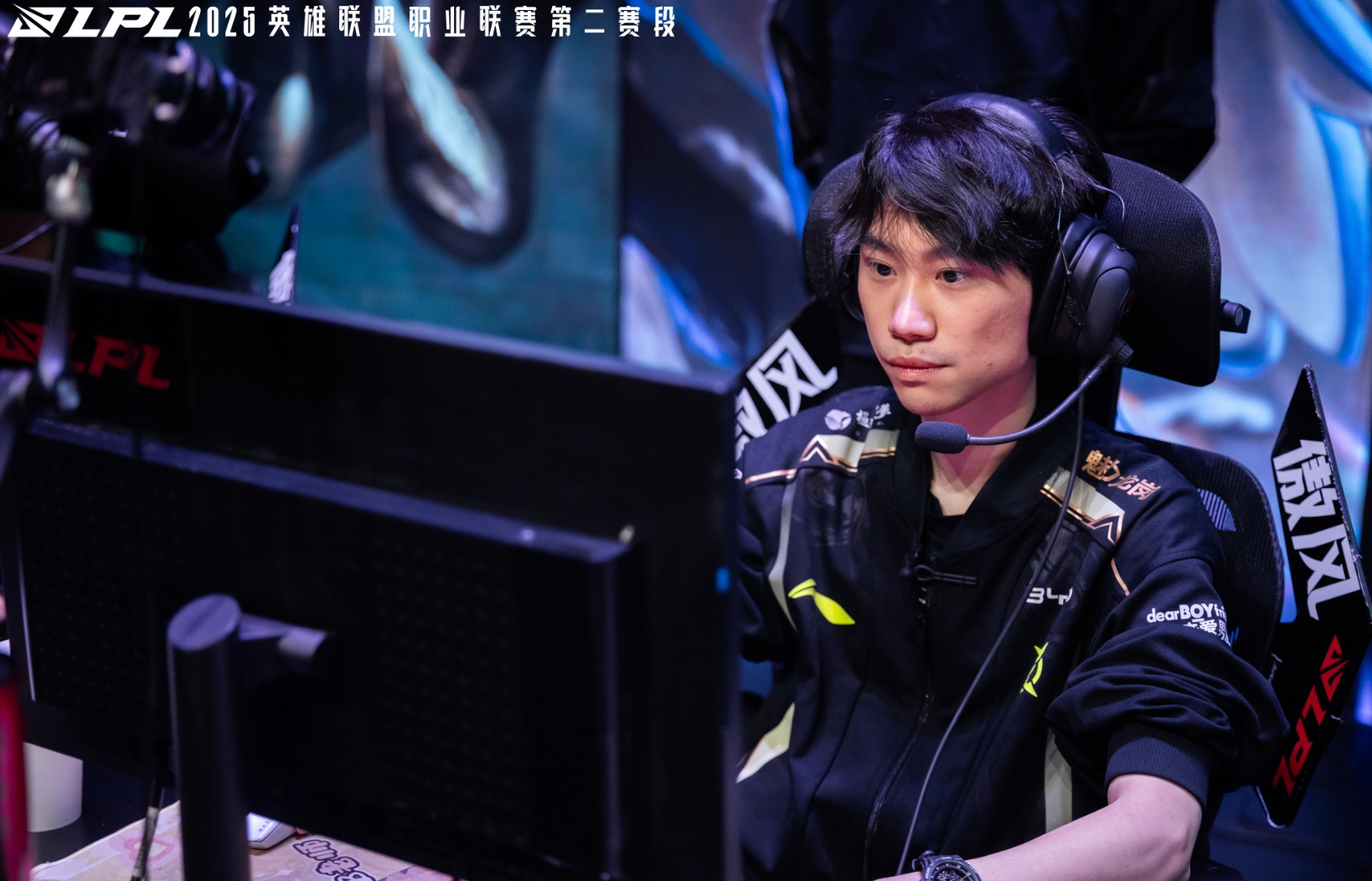 包含TheShy重返赛场，重要助攻首场状态出色，日本队观众沸腾！气势如虹延续的词条